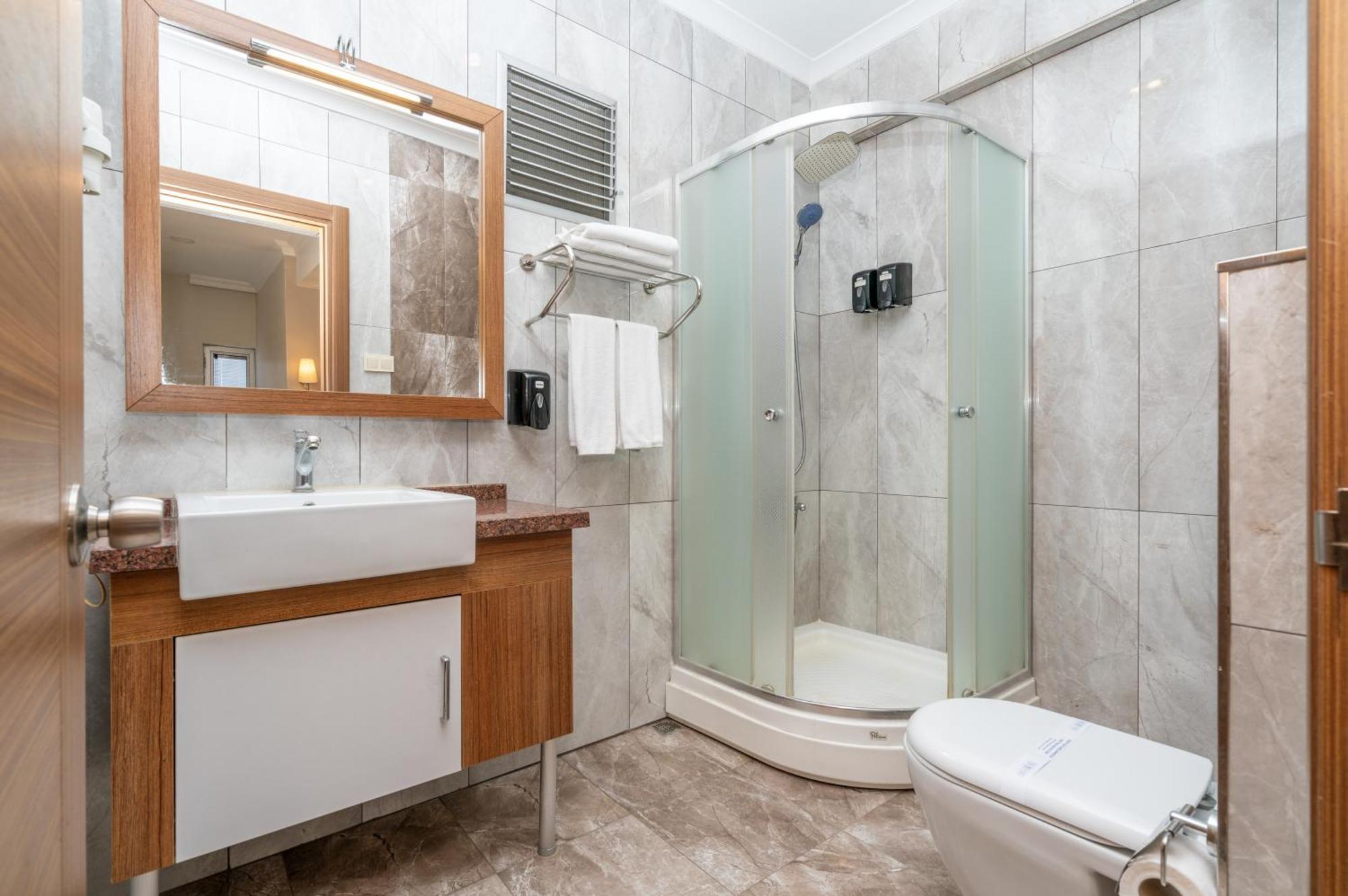 The Bostanci Otel Istanbul Exterior photo